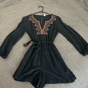Small black romper from old navy